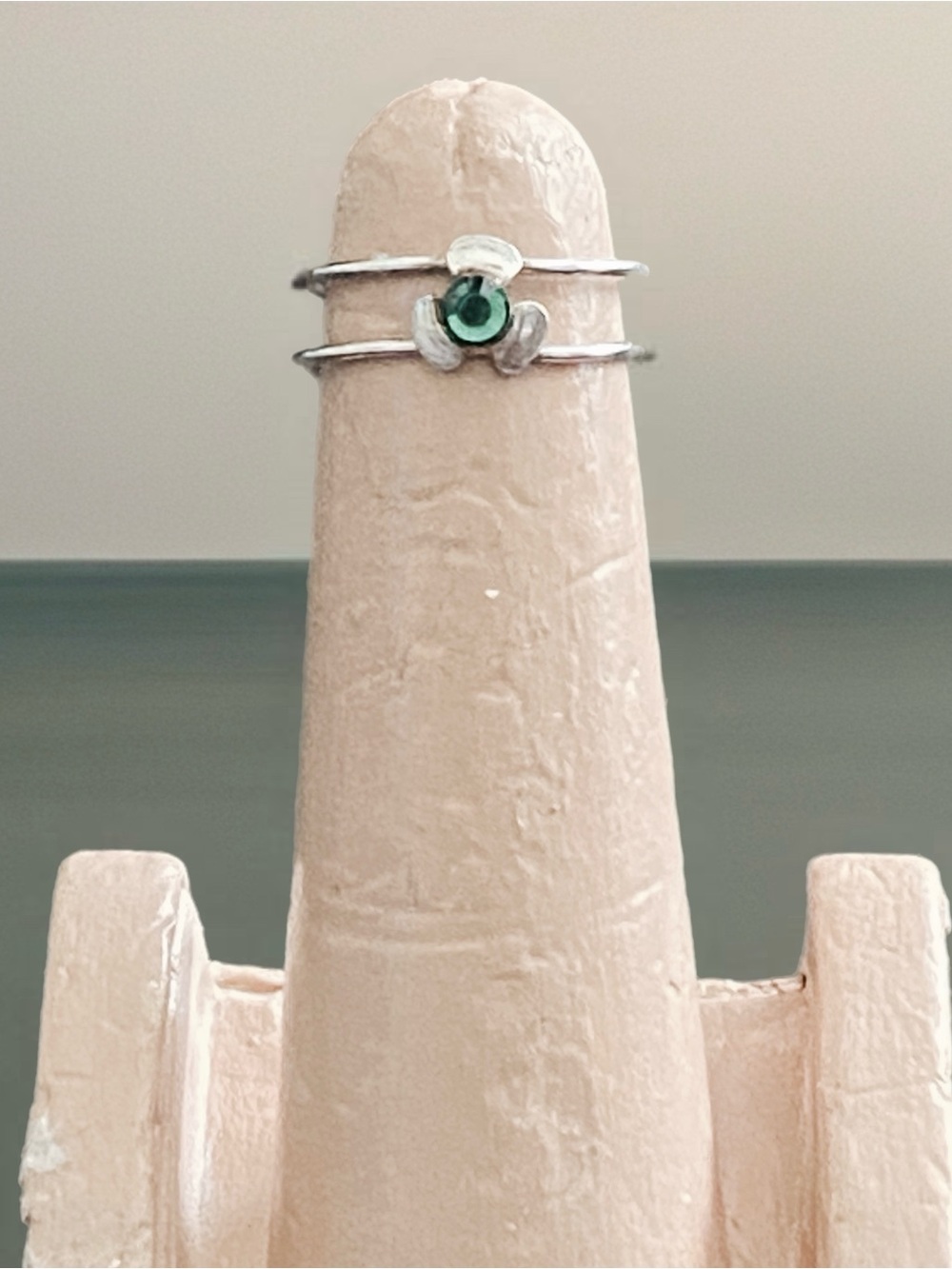 Delicate Sterling Silver Double-Band Toe Ring with Green Gemstone